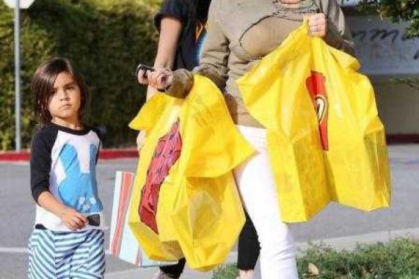 Суперзвезду Ким Кардашьян раскритиковали фанаты Суперзвезду Ким Кардашьян раскритиковали фанаты