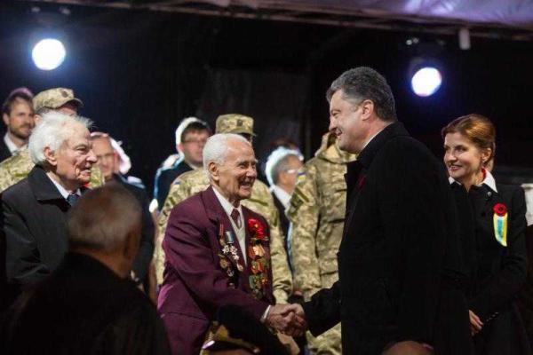 Порошенко вместе с супругой принял участие в концерте «Голос героев» Порошенко вместе с супругой принял участие в концерте «Голос героев»