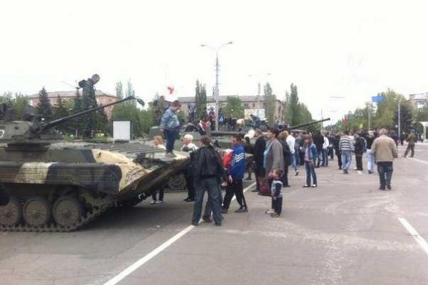 Как прошел показ военной техники в Горловке на 9 мая Как прошел показ военной техники в Горловке на 9 мая