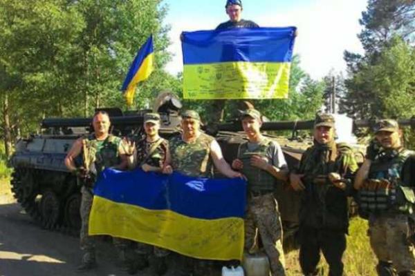 У боевиков ЛНР "Айдаровцы" похитили броневик У боевиков ЛНР "Айдаровцы" похитили броневик