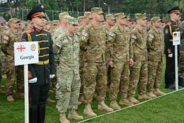 Во Львовской области стартовали масштабные военные учения Украины с армией США Во Львовской области стартовали масштабные военные учения Украины с армией США