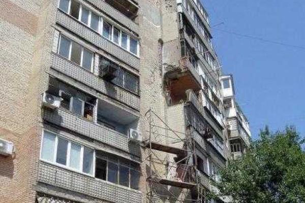 Последствия обстрелов Славянска и Краматорска. Фоторепортаж Последствия обстрелов Славянска и Краматорска. Фоторепортаж
