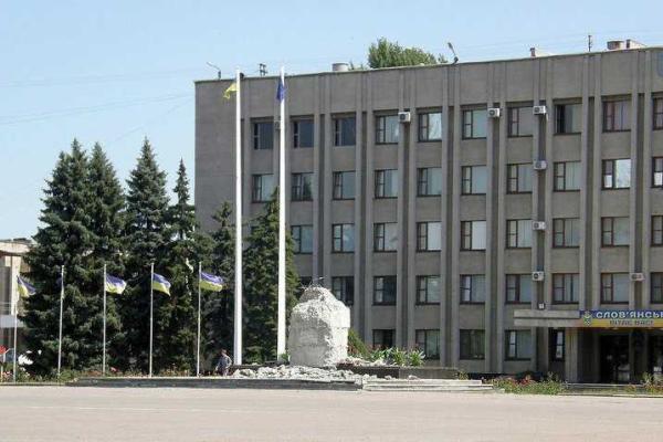 Последствия обстрелов Славянска и Краматорска. Фоторепортаж Последствия обстрелов Славянска и Краматорска. Фоторепортаж