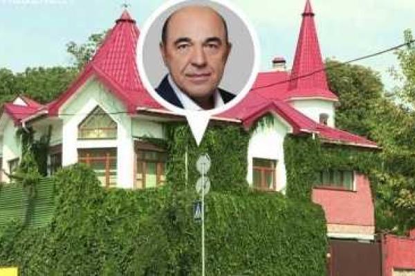 Кто живет в Царском селе рядом с Порошенко 