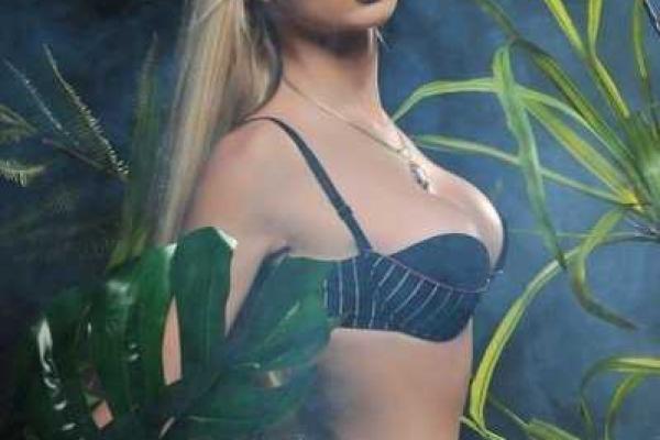 Скандальная одесская Барби сняла с себя все Скандальная одесская Барби сняла с себя все