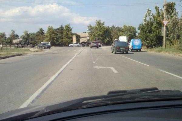 Очевидцы сняли, как российские войска перебрасывают военную технику из Крыма Очевидцы сняли, как российские войска перебрасывают военную технику из Крыма