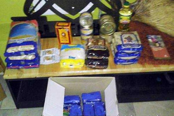 Местные жители Станицы Луганской показали, что входит в гуманитарную помощь