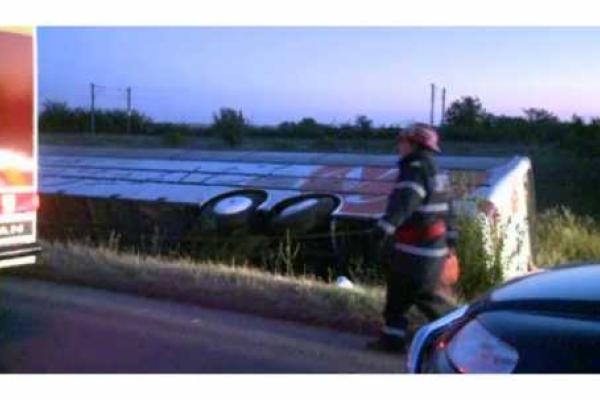 Пользователи соцсетей обнародовали фотографии с места жуткой аварии в Румынии Пользователи соцсетей обнародовали фотографии с места жуткой аварии в Румынии