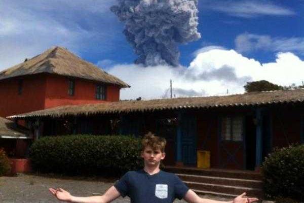 Репортаж из соцсетей: Извержение вулкана в Эквадоре