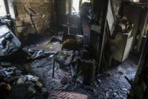 В Сети появились фото последствий обстрела жилого сектора вблизи Дзержинска В Сети появились фото последствий обстрела жилого сектора вблизи Дзержинска