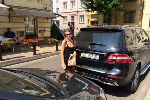 Ольга Фреймут нарушает правила дорожного движения Ольга Фреймут нарушает правила дорожного движения