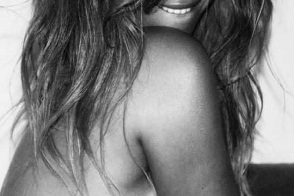 Бейонсе в сексуальной фотосессии показала свои флэш-тату Бейонсе в сексуальной фотосессии показала свои флэш-тату