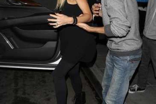 Энрике Иглесиас сделал предложение Анне Курниковой Энрике Иглесиас сделал предложение Анне Курниковой