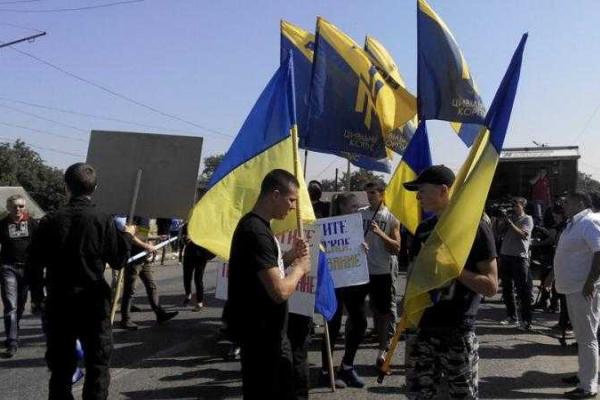 Одесские активисты перекрыли трассу в Приднестровье Одесские активисты перекрыли трассу в Приднестровье