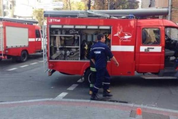 В Киеве горит 20-этажное офисное здание: эвакуировано 350 человек В Киеве горит 20-этажное офисное здание: эвакуировано 350 человек