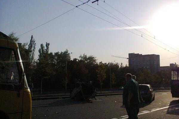 В Донецке боевики спровоцировали тройное ДТП, - очевидцы В Донецке боевики спровоцировали тройное ДТП, - очевидцы