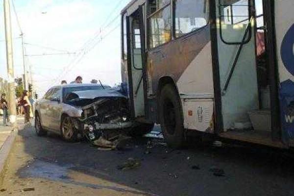 В Донецке боевики спровоцировали тройное ДТП, - очевидцы В Донецке боевики спровоцировали тройное ДТП, - очевидцы