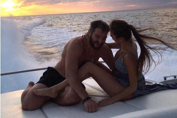 Овечкин надел кольцо с бриллиантами на палец дочери Глаголевой