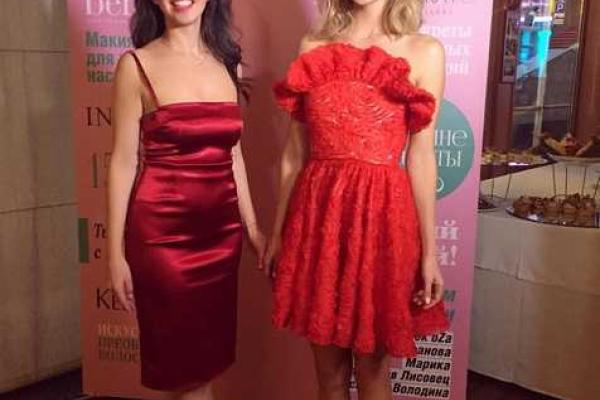 Певица Глюкоза вышла в свет в соблазнительном мини-наряде Певица Глюкоза вышла в свет в соблазнительном мини-наряде