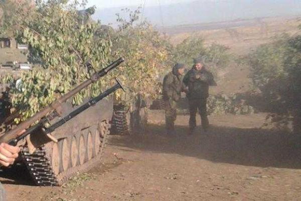 В Красном Луче российские боевики спрятали военную технику в кустах В Красном Луче российские боевики спрятали военную технику в кустах