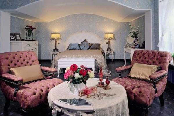 Замок Аллы Пугачевой в подмосковной деревне Грязь изнутри Замок Аллы Пугачевой в подмосковной деревне Грязь изнутри