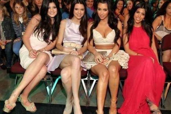 Все женщины семейства Кардашьян появятся вместе на обложке глянца Все женщины семейства Кардашьян появятся вместе на обложке глянца