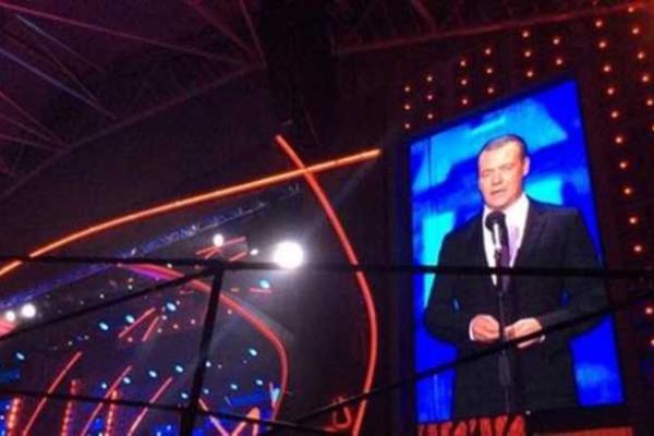 В Сочи на "Новую волну" приехали Медведев и Ани Лорак В Сочи на "Новую волну" приехали Медведев и Ани Лорак