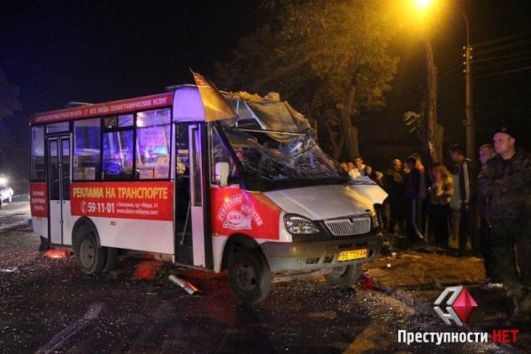 ДТП в Николаеве: грузовик врезался в «маршрутку», есть погибшие