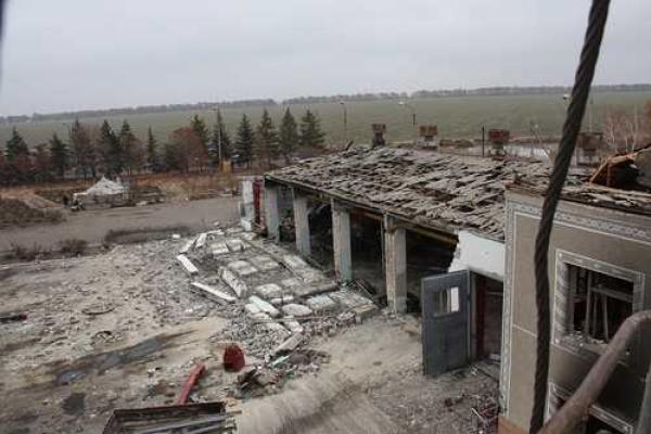 Жители Сватово опубликовали свежие фотографии разрушенного города