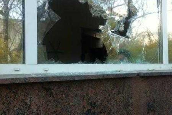 Житель Донецка показал, как "надругались" над бывшим супермаркетом  Житель Донецка показал, как "надругались" над бывшим супермаркетом