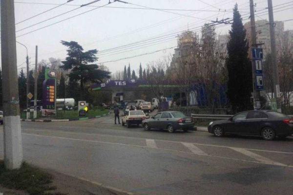 В оккупированном Крыму образовались гигантские очереди на АЗС, - СМИ В оккупированном Крыму образовались гигантские очереди на АЗС, - СМИ