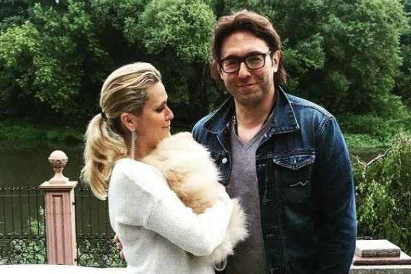 Андрей Малахов показал редкие кадры с женой Андрей Малахов показал редкие кадры с женой