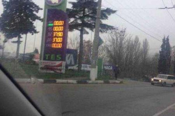 В оккупированном Крыму образовались гигантские очереди на АЗС, - СМИ В оккупированном Крыму образовались гигантские очереди на АЗС, - СМИ