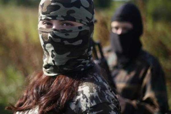 В сети появились новые данные о том, что на Луганщине воюет женский батальон «Русь ЛНР» В сети появились новые данные о том, что на Луганщине воюет женский батальон «Русь ЛНР»