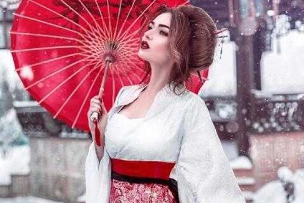 Алена Водонаева примеряла образ гейши