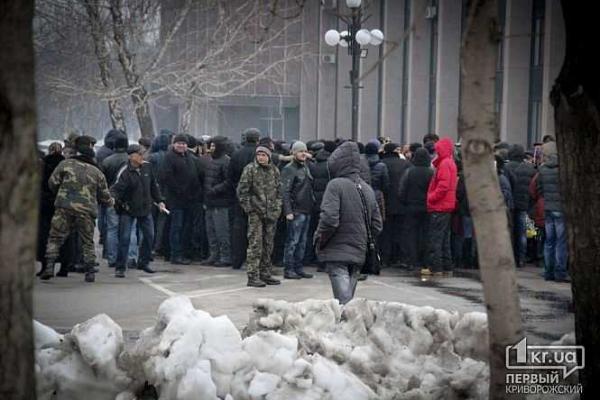 В Кривом Роге прошло народное вече с участием С. Семенченко В Кривом Роге прошло народное вече с участием С. Семенченко