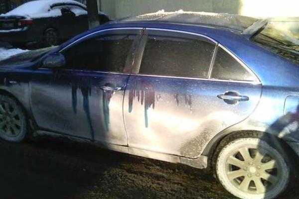 Жители Киева жестоко проучили «героя парковки» на Ломоносова Жители Киева жестоко проучили «героя парковки» на Ломоносова