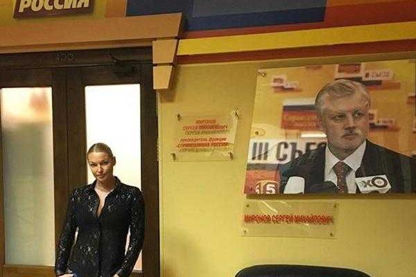 Эпатажная Волочкова похвасталась своим знаменитым шпагатом Эпатажная Волочкова похвасталась своим знаменитым шпагатом