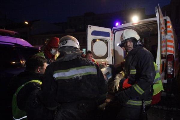 Три грузовика мусора вывезли с места обрушения дома в Киеве Три грузовика мусора вывезли с места обрушения дома в Киеве