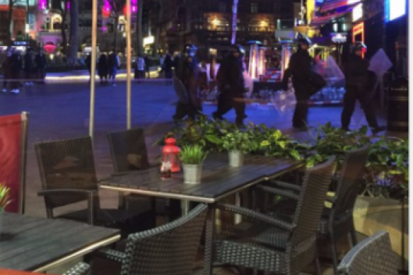 В центре Лондона неизвестные взяли в заложники посетителей ресторана 