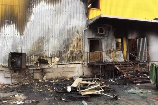 В Запорожье ночью загорелся супермаркет В Запорожье ночью загорелся супермаркет