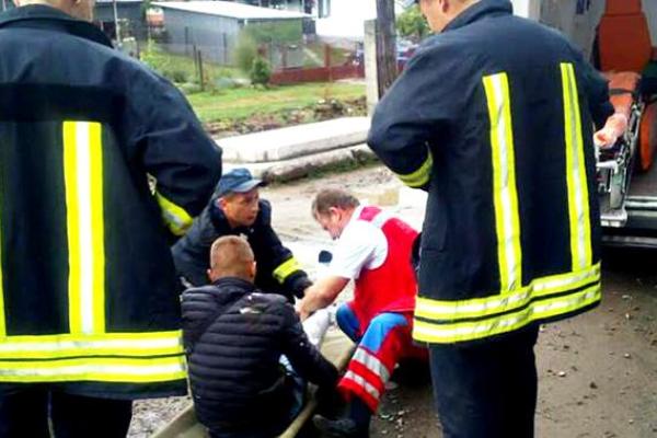 В Закарпатье из поезда выпал молодой парень, опубликованы кадры В Закарпатье из поезда выпал молодой парень, опубликованы кадры