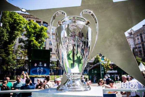 В центре Киева открыли фан-зону финала ЛЧ В центре Киева открыли фан-зону финала ЛЧ