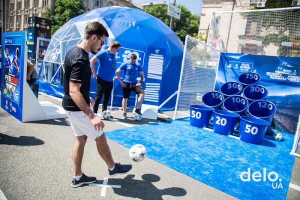 В центре Киева открыли фан-зону финала ЛЧ В центре Киева открыли фан-зону финала ЛЧ