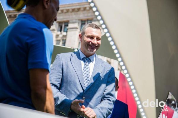 В центре Киева открыли фан-зону финала ЛЧ В центре Киева открыли фан-зону финала ЛЧ