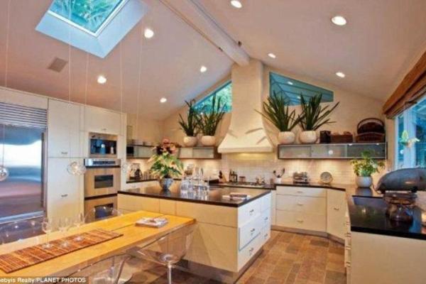 Знаменитая американская актриса выставила на продажу свой роскошный особняк: фото Знаменитая американская актриса выставила на продажу свой роскошный особняк: фото