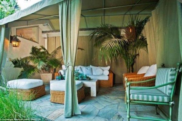 Знаменитая американская актриса выставила на продажу свой роскошный особняк: фото Знаменитая американская актриса выставила на продажу свой роскошный особняк: фото