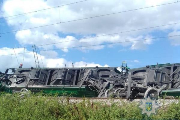 В Одесской области четырнадцать вагонов поезда сошли с рельсов В Одесской области четырнадцать вагонов поезда сошли с рельсов
