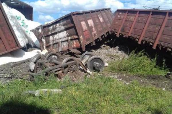 В Одесской области четырнадцать вагонов поезда сошли с рельсов В Одесской области четырнадцать вагонов поезда сошли с рельсов