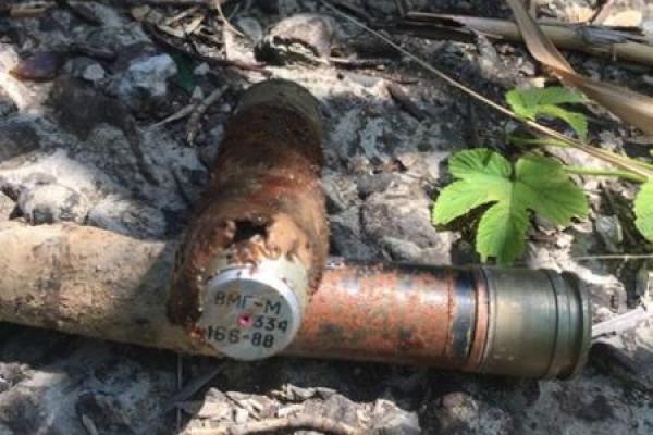 На въезде в Лисичанск обнаружен тайник боевиков "ЛНР" На въезде в Лисичанск обнаружен тайник боевиков "ЛНР"